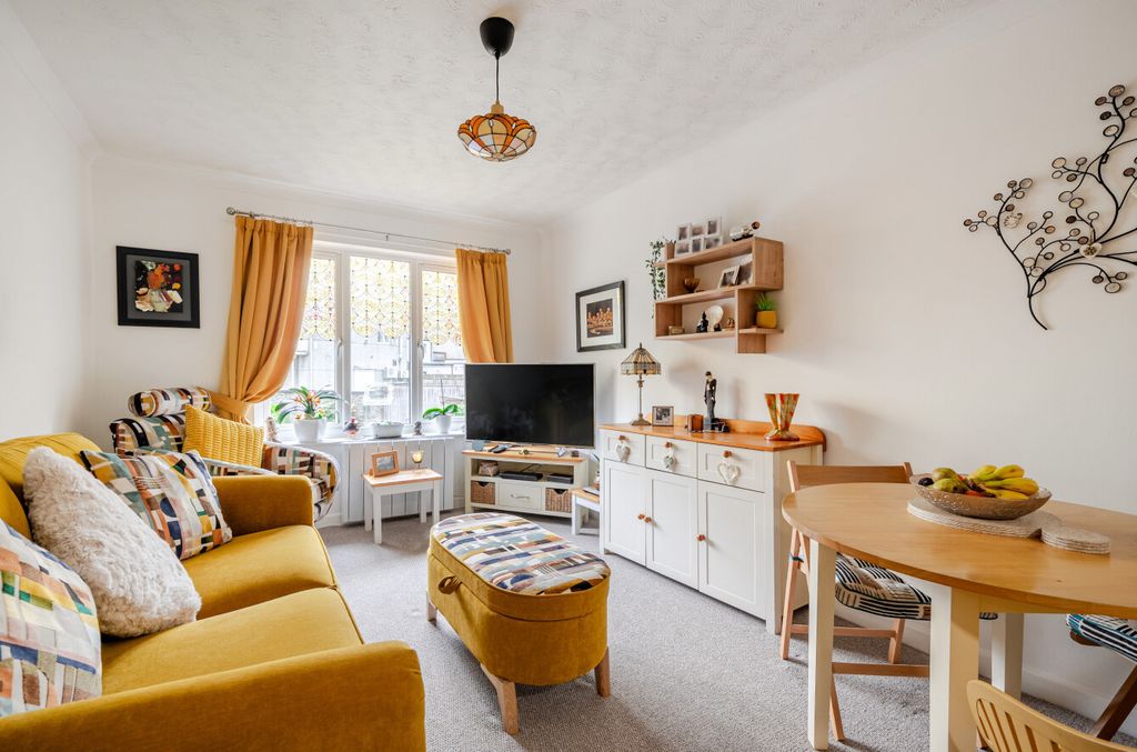 Property photo 3 of 12 1449217-8-69E2673...