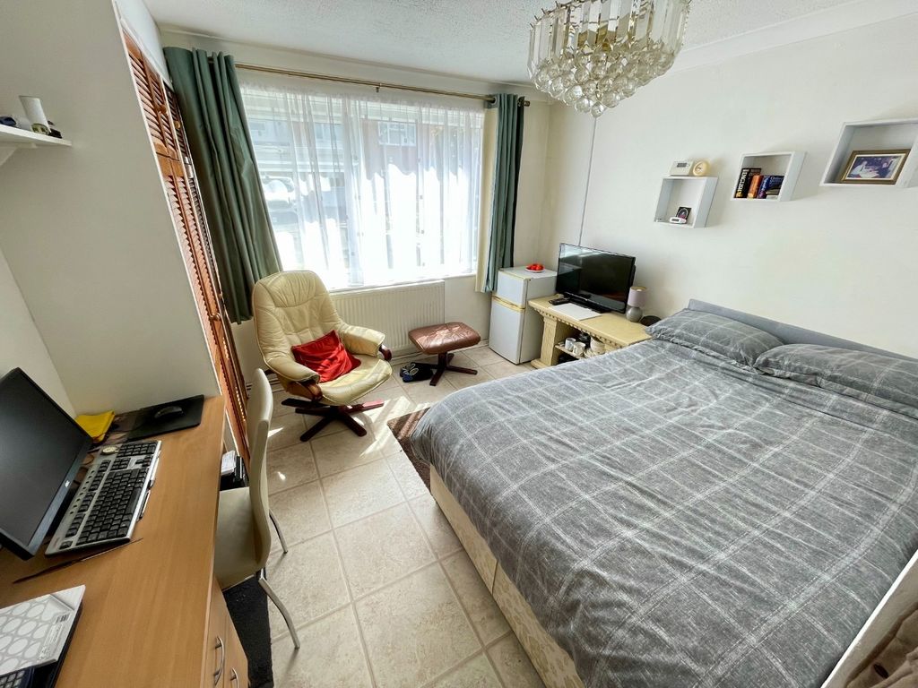 Property photo 1 of 7 5194960