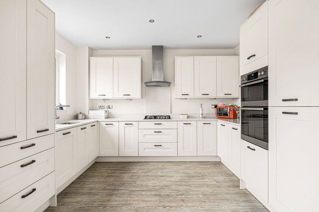 Property photo 2 of 23 Picture No. 21