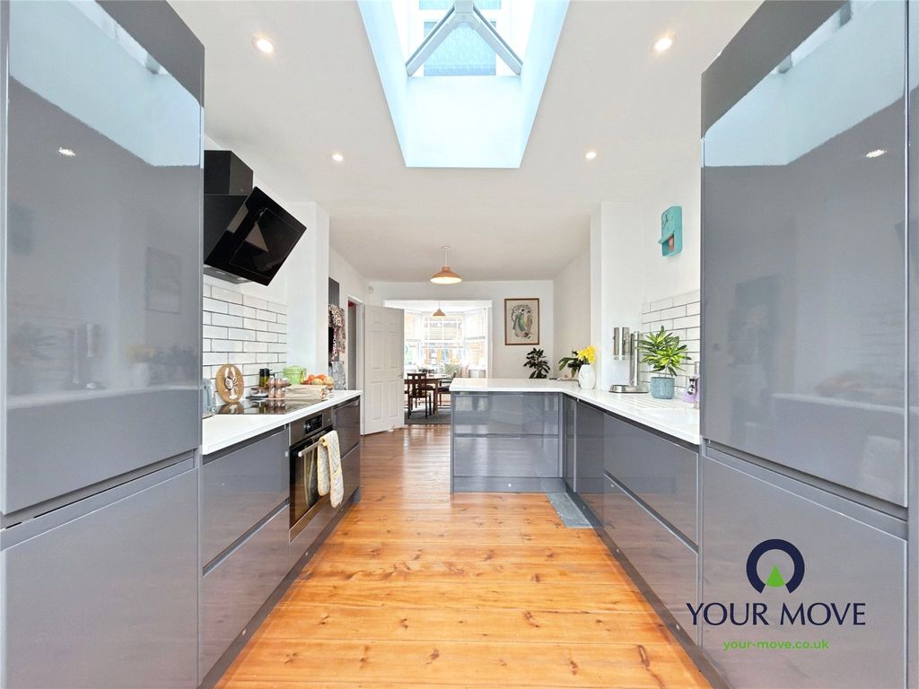 Property photo 3 of 14 Kitchen