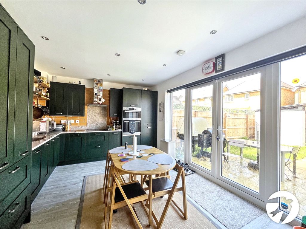 Property photo 2 of 11 Picture No. 12