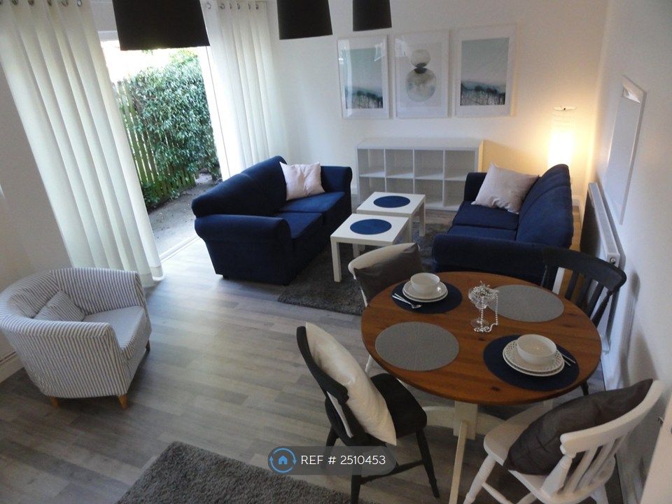Property photo 1 of 6 Livingroom