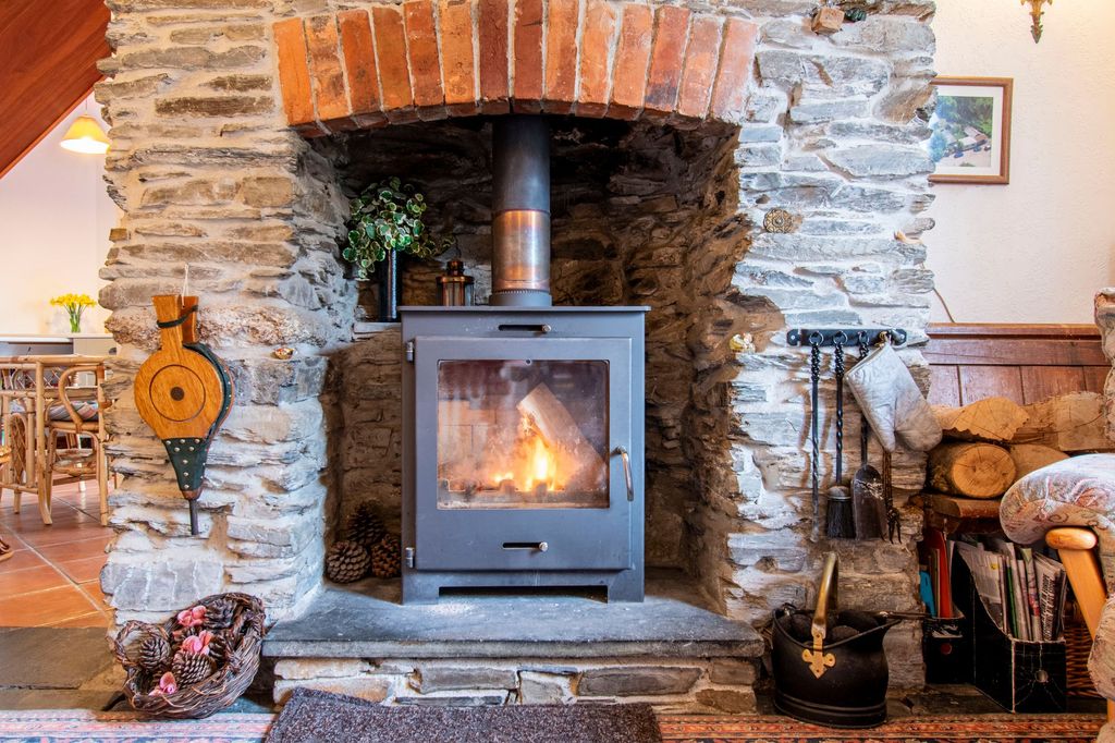 Property photo 2 of 28