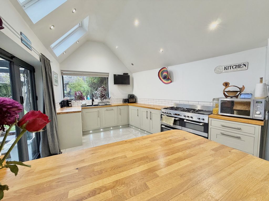 Property photo 3 of 26