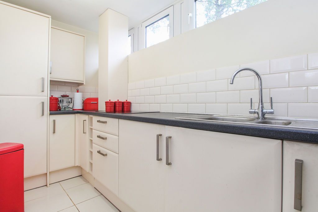 Property photo 3 of 12 Kitchen