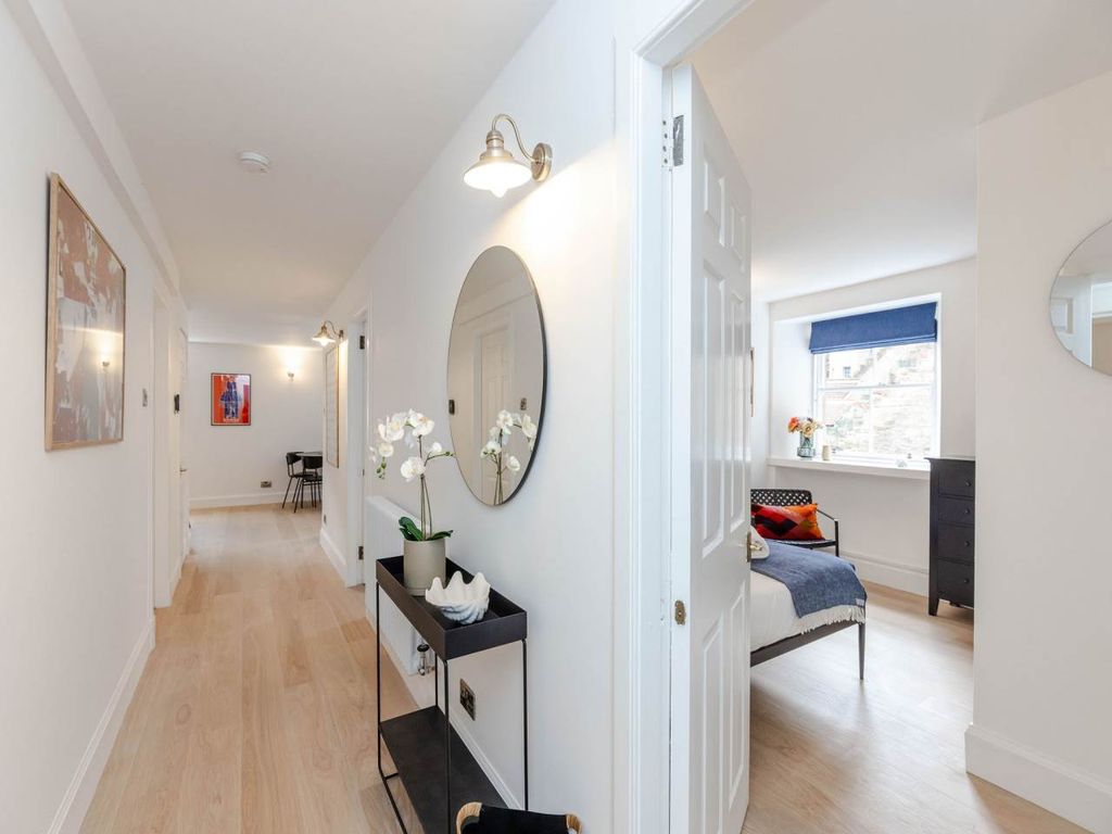 Property photo 3 of 20 Halla