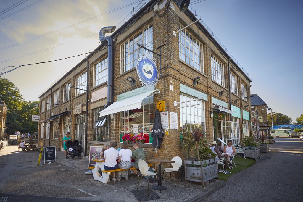 Property photo 1 of 6 Retail Shop (Front)