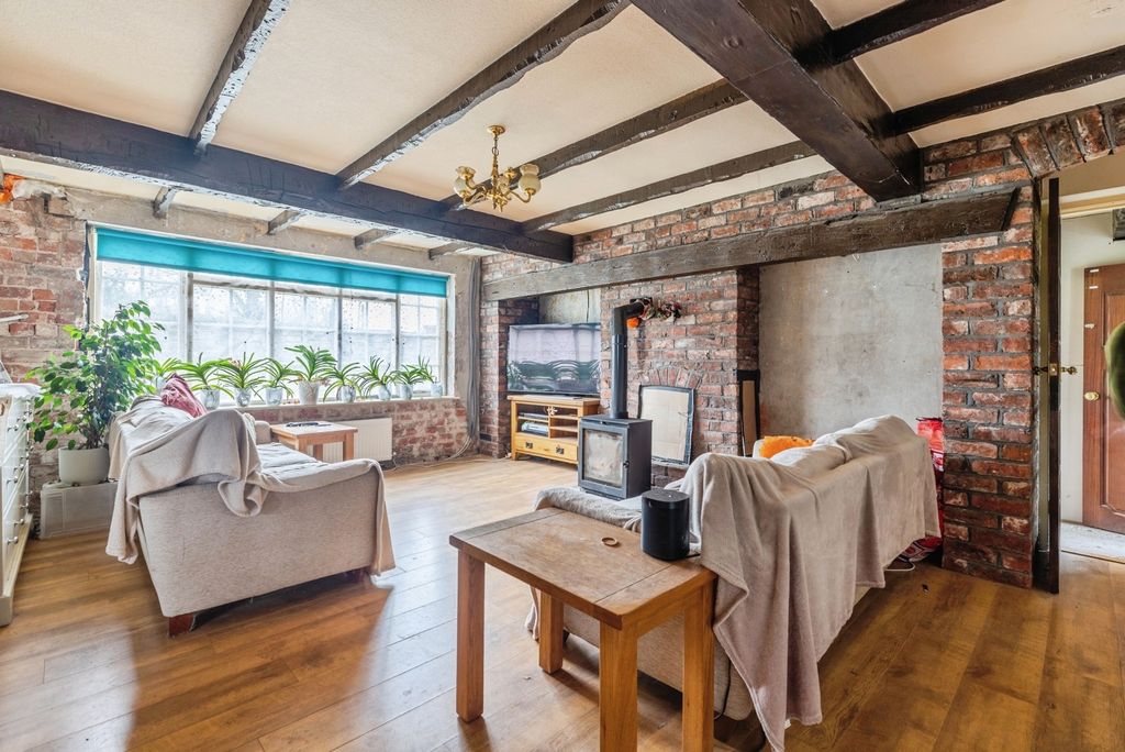 Property photo 3 of 21 Lounge