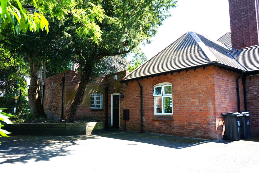 Property photo 1 of 10 Front (Exterior)