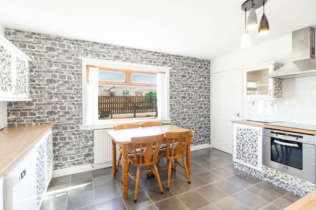 Property photo 3 of 35 Dining Kitchen