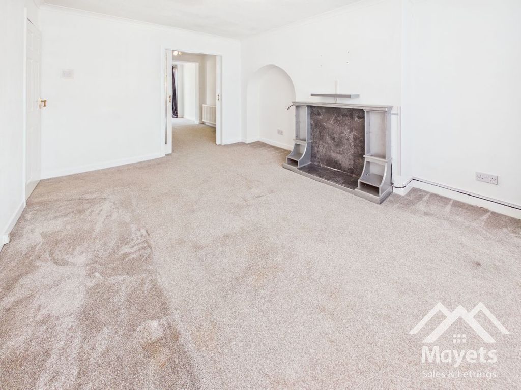 Property photo 2 of 25