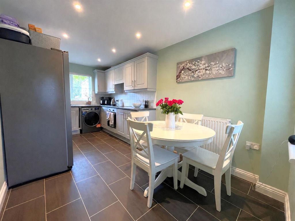 Property photo 2 of 20 Bdd6F6Ad-7658-49Db-B035-5Df683495B6C.Png