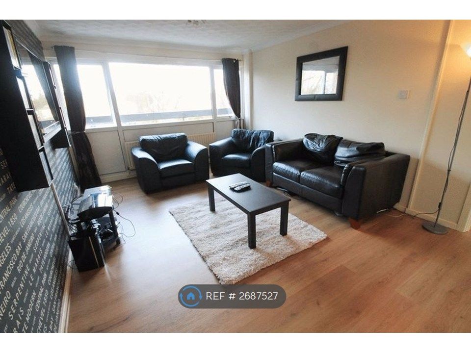 Property photo 2 of 8 Front Room