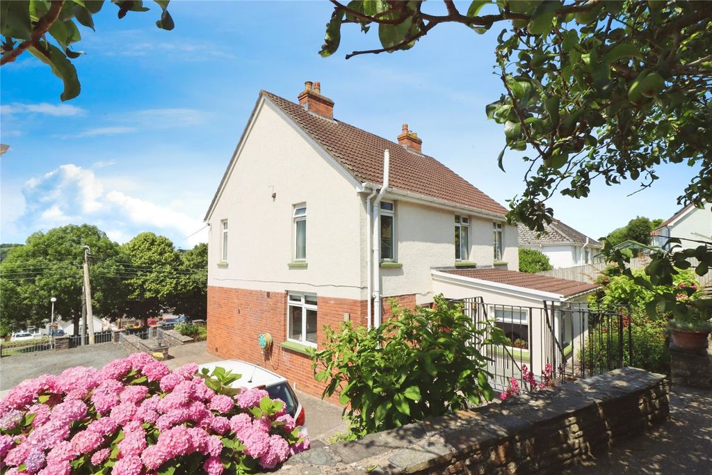 Property photo 2 of 27 Picture No. 34