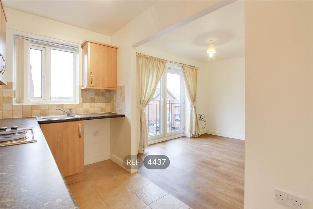 Property photo 3 of 12 Kitchen