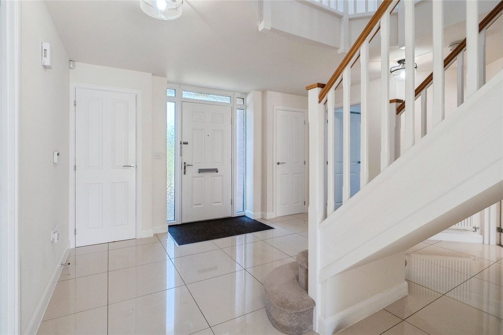 Property photo 3 of 21 Staircase