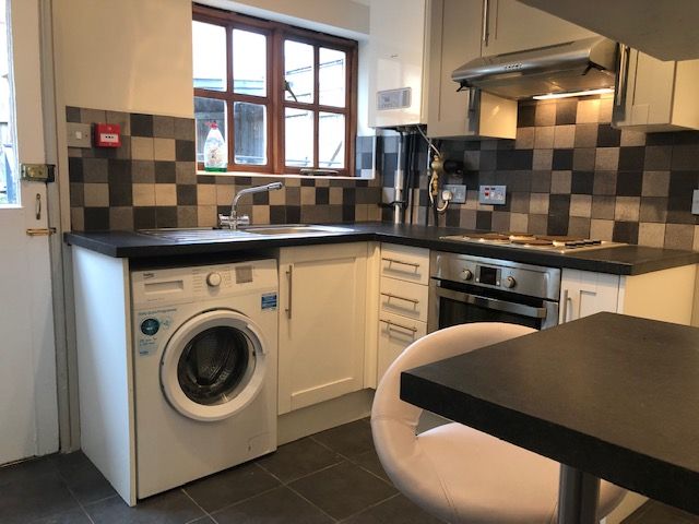 Property photo 3 of 13 Kitchen With Small Breakfast Bar