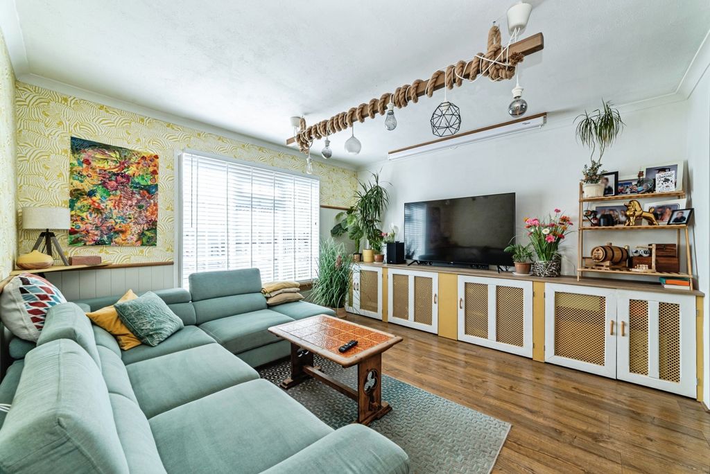 Property photo 2 of 20 Pbox-Img.Jpg