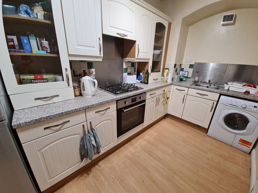 Property photo 3 of 6 A Well-Maintained Kitchen With Ample Counter Space...