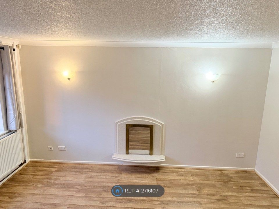 Property photo 1 of 10 Feature Wall View