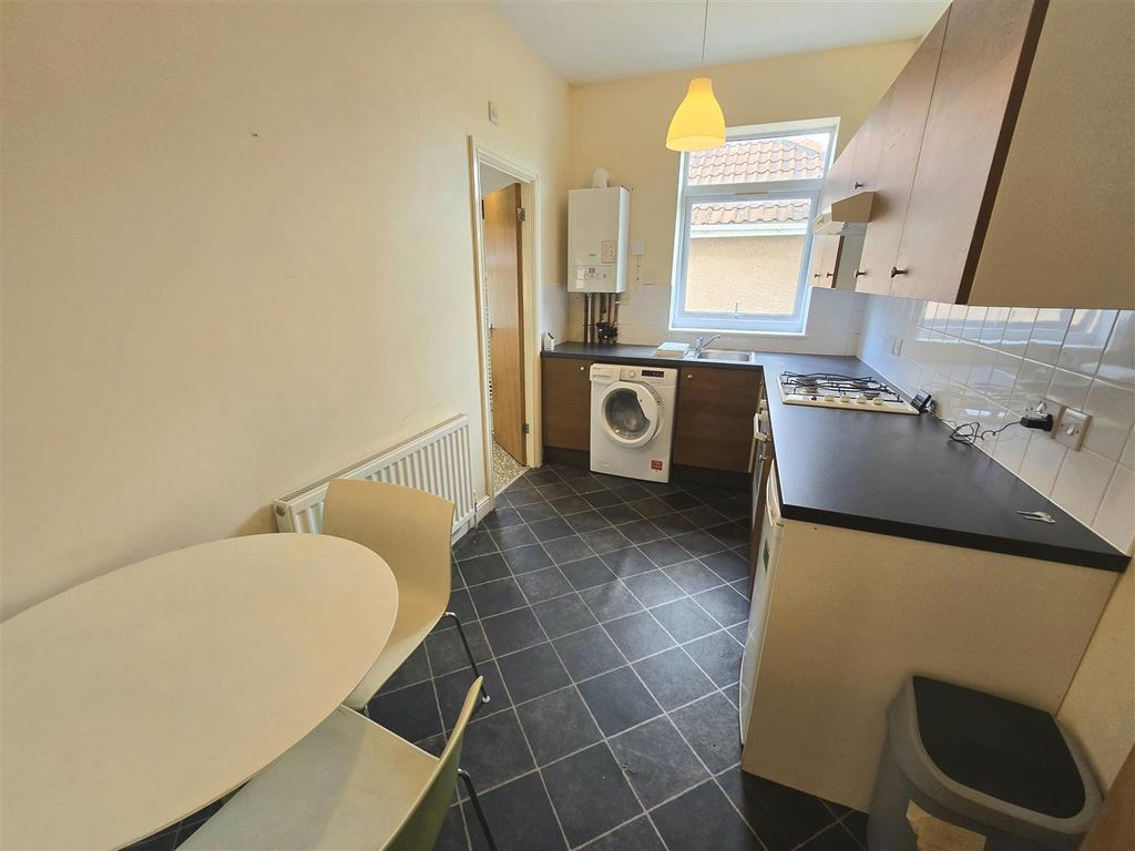 Property photo 2 of 5 Kitchen