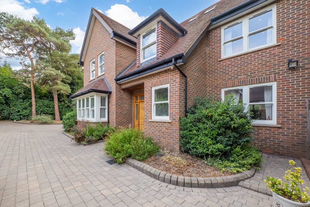 Property photo 2 of 57 Picture No. 01