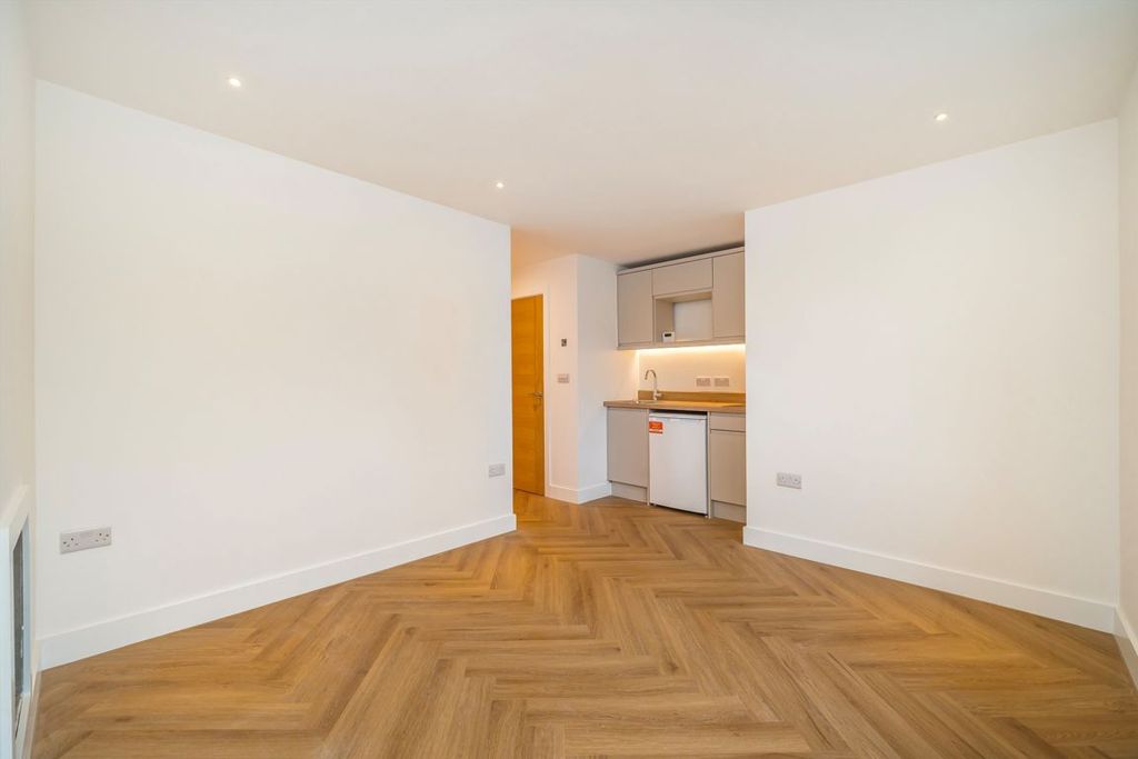 Property photo 2 of 3