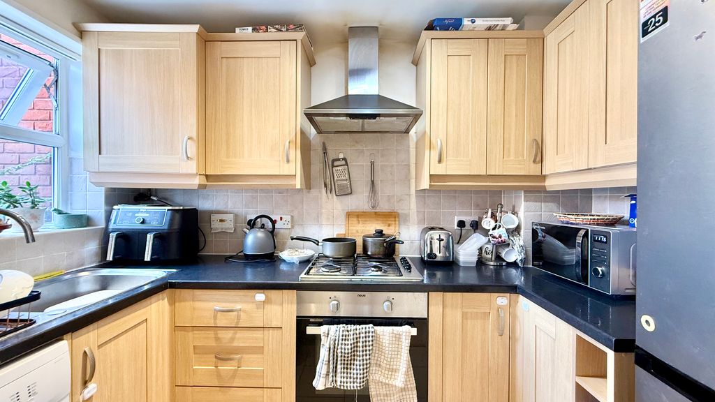 Property photo 3 of 12 Kitchen
