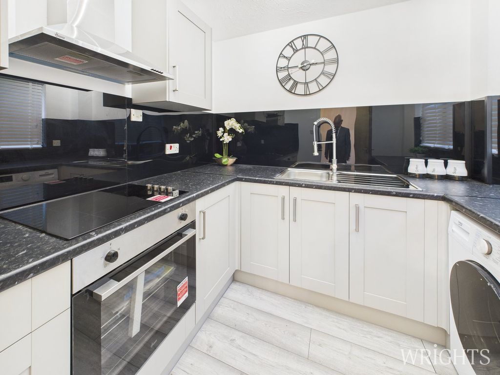 Property photo 3 of 15 Kitchen