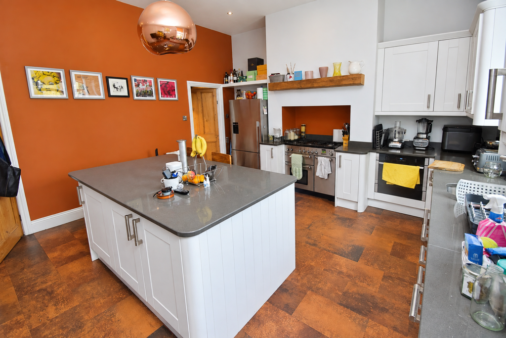 Property photo 2 of 15 174c8Ac4-4d42-4E7F-8Fca-Ca748976Be06