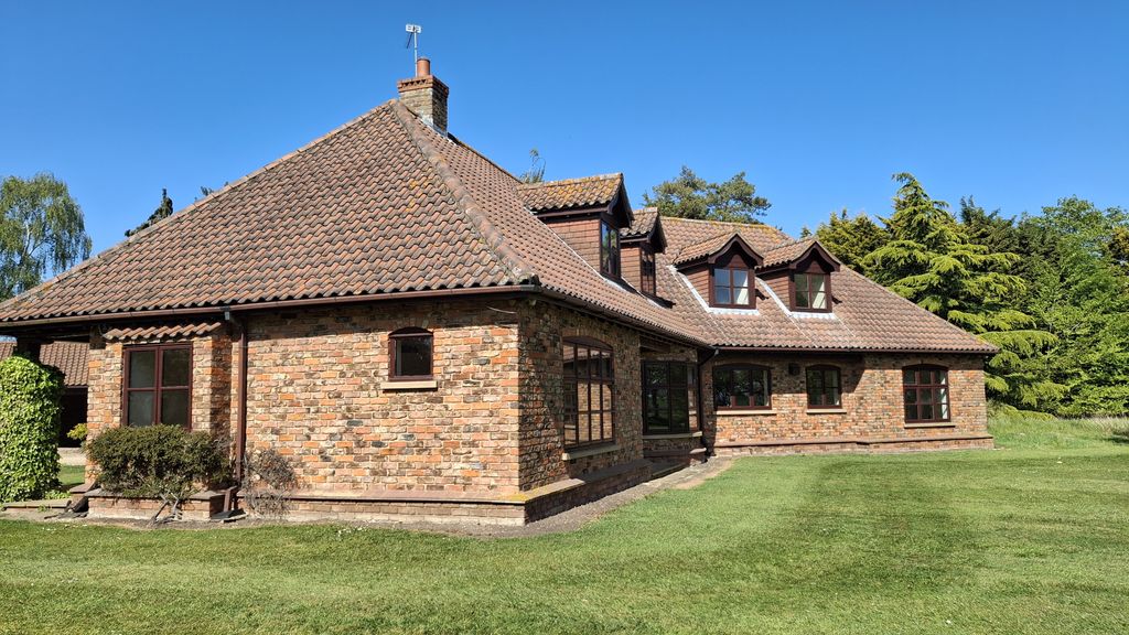 Property photo 2 of 25 Exterior