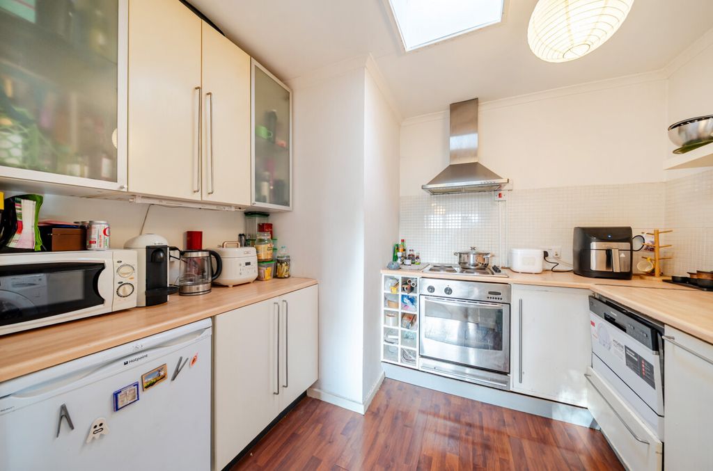 Property photo 3 of 22 Kitchen