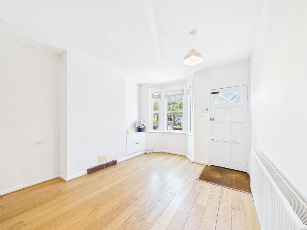 Property photo 2 of 11 Picture No. 15