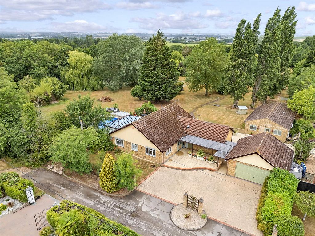 Property photo 1 of 36 Picture No. 16