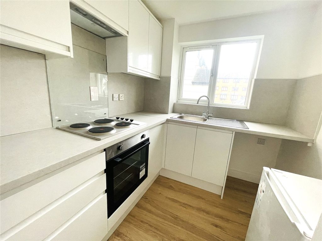 Property photo 2 of 6 Picture No. 18