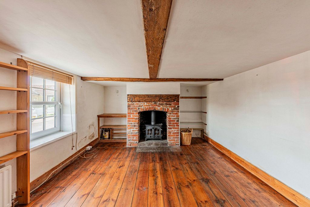 Property photo 3 of 26 Living Room (2)