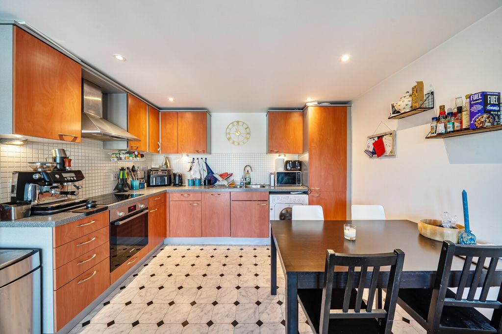 Property photo 2 of 18 1433443-17-69c51d...