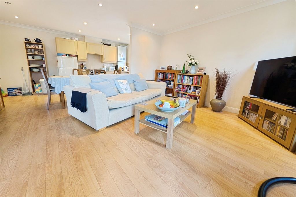 Property photo 2 of 11 (Main)