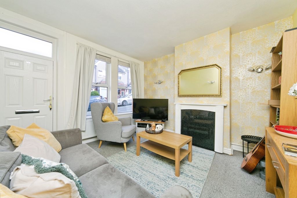Property photo 2 of 18 Pbox-Img.Jpg