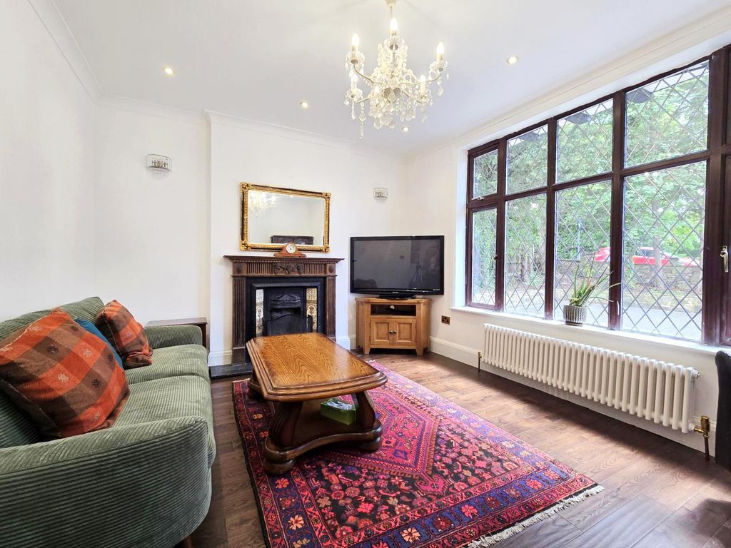 Property photo 3 of 16 Photo 8