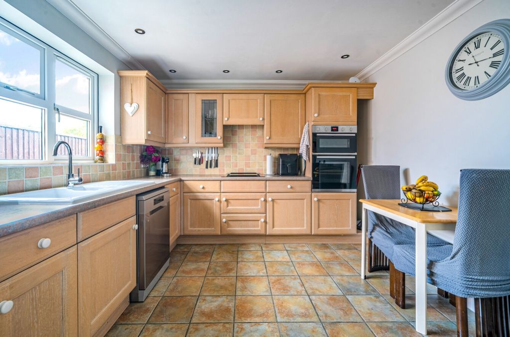 Property photo 3 of 28 6A2c21Cbd7Abb-1479202 (14)-1