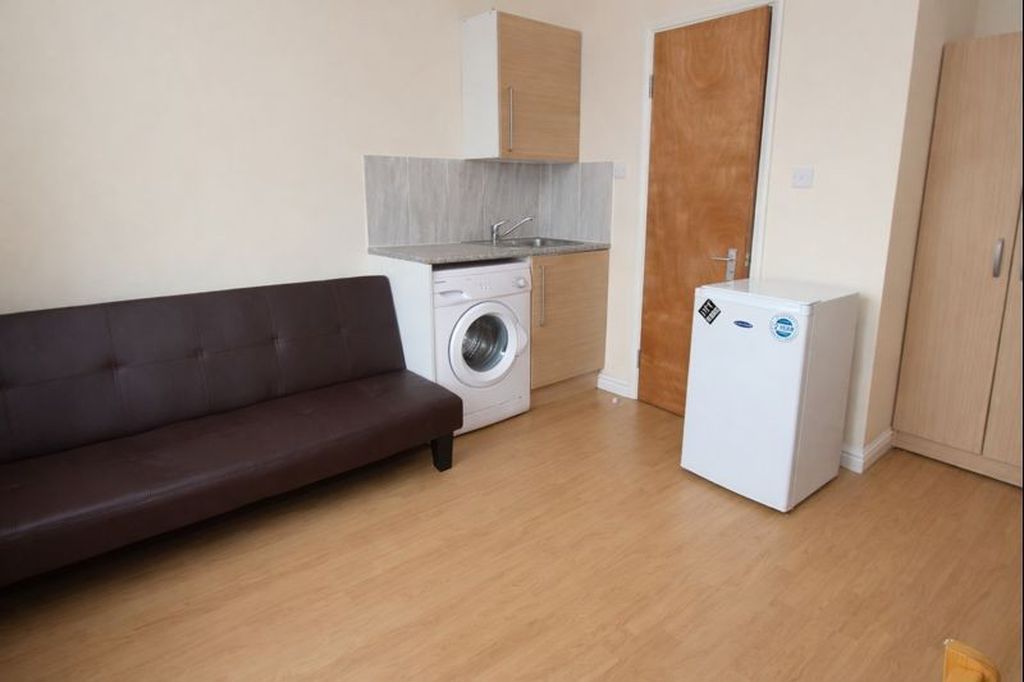 Property photo 3 of 6 Photo 2