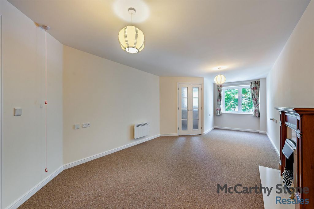 Property photo 2 of 17 8657229-Interior12-800.Jpg