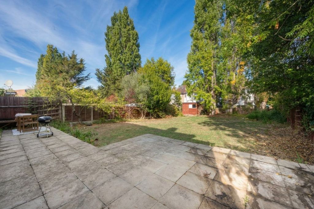 Property photo 3 of 17 Garden