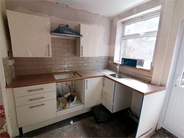 Property photo 3 of 9 Kitchen