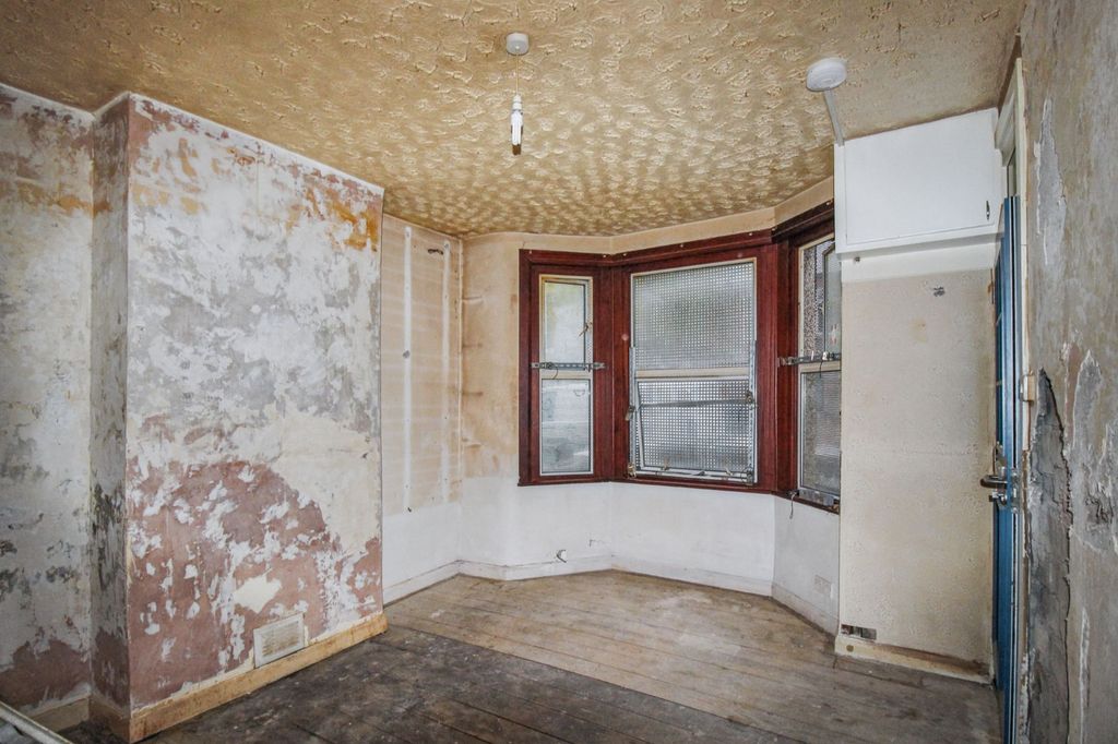 Property photo 3 of 11 96B Turner Road, Walthamstow, London E17 3Jq