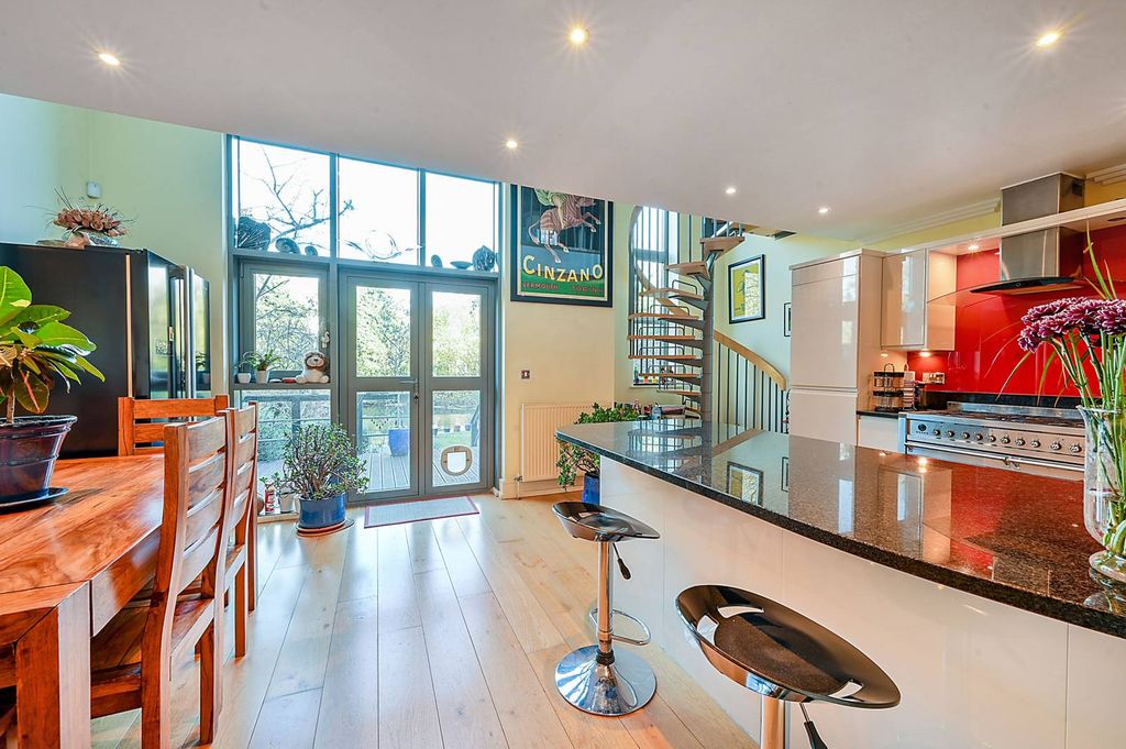 Property photo 3 of 19