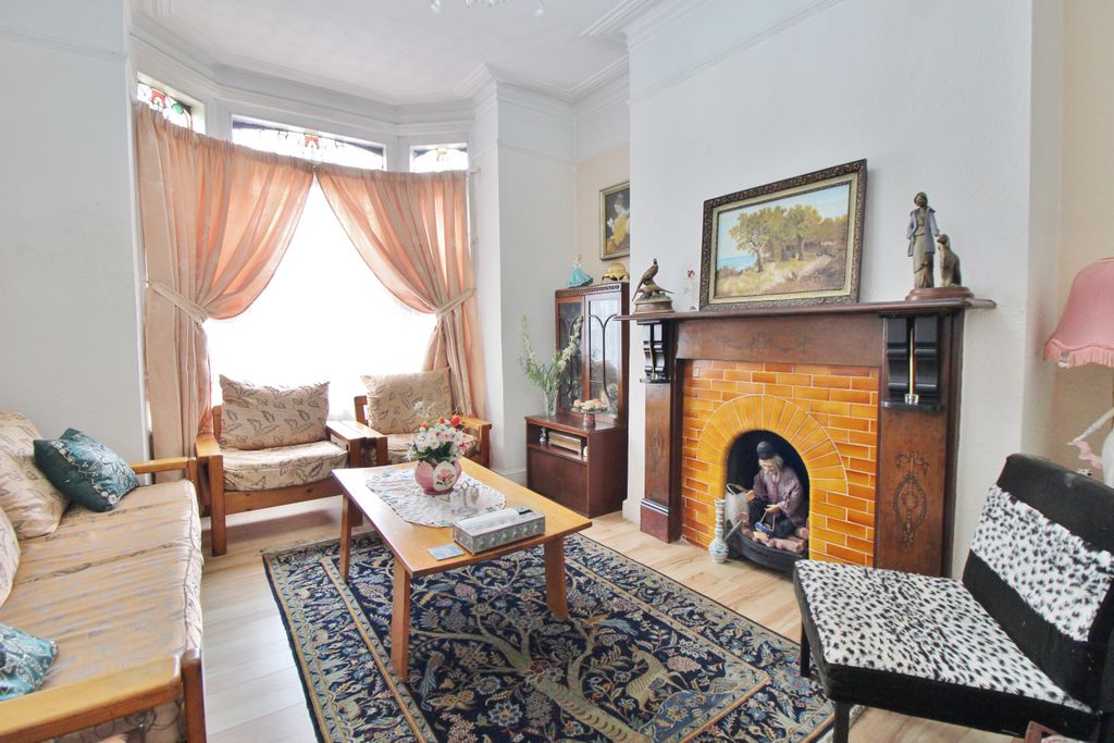 Property photo 2 of 18