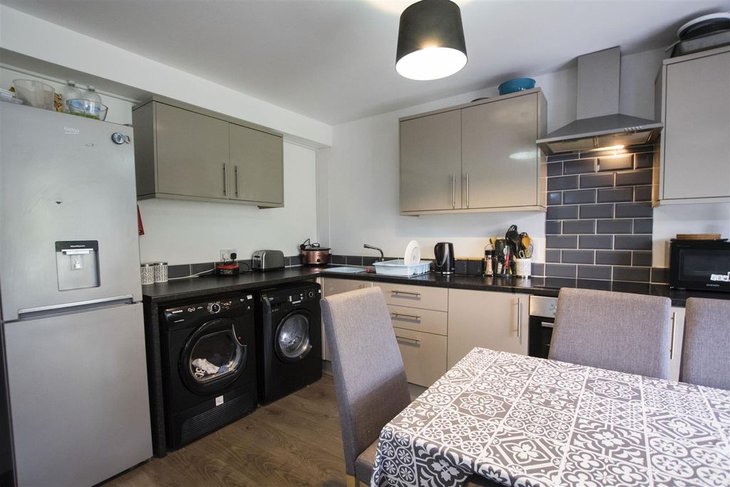Property photo 1 of 14 Approach