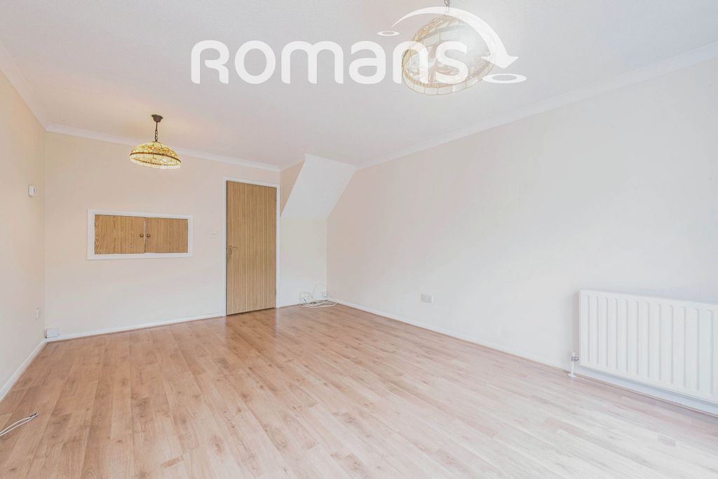 Property photo 3 of 11 118Fleethamgardens-2